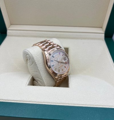 Rolex Day-date 36 Rainbow Pave Dial Rose Gold