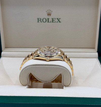 Rolex Day-date 36 Rainbow Sapphire Diamonds Dial Factory Set New