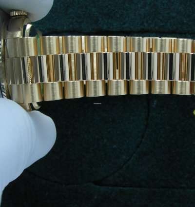 Rolex Day-date 36 Un-worn Boxes Papers Champagne Diamond Dial Fluted Bezel 18238