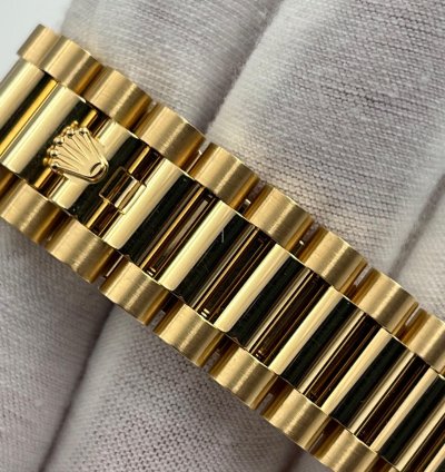 Rolex Day-date 36 Unworn Day-date 36mm Champagne Diamond Dial Yellow Gold Bracelet 128238 Box Paper 2023