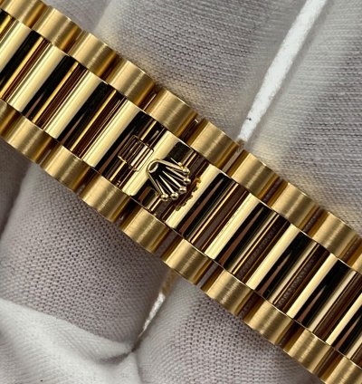 Rolex Day-date 36 Unworn Day-date 36mm Champagne Diamond Dial Yellow Gold Bracelet 128238 Box Paper 2023
