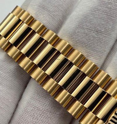 Rolex Day-date 36 Unworn Day-date 36mm Champagne Diamond Dial Yellow Gold Bracelet 128238 Box Paper 2023