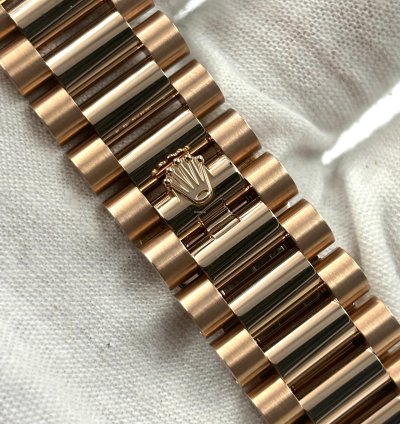 Rolex Day-date 36 Unworn Day-date 36mm White Roman Dial Rose Gold Bracelet 128235 Box Papers 2024