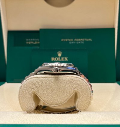 Rolex Day-date 36 White Gold Day-date 36 Watch - Fluted Bezel - Blue Ombre Diamond Dial 128239