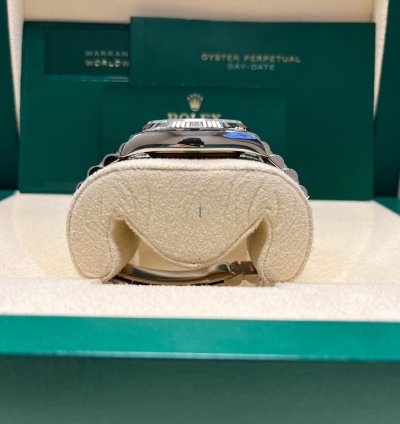 Rolex Day-date 36 White Gold Day-date 36 Watch - Fluted Bezel - Blue Ombre Diamond Dial 128239
