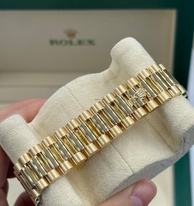 Rolex Day-date 36 White Mother Of Pearl Baguette Diamond Dial Yellow Gold President Diamond Beze
