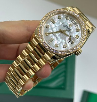 Rolex Day-date 36 White Mother Of Pearl Baguette Diamond Dial Yellow Gold President Diamond Beze