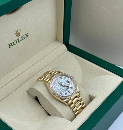 Rolex Day-date 36 White Mother Of Pearl Baguette Diamond Dial Yellow Gold President Diamond Beze