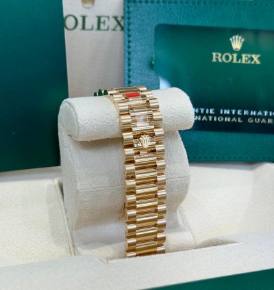 Rolex Day-date 36 Yellow Gold Champagne Diamond Dial 2024