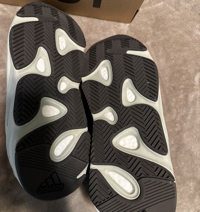 Adidas Yeezy 700 Boost - Salt