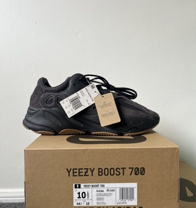 Adidas Yeezy 700 Utility Black
