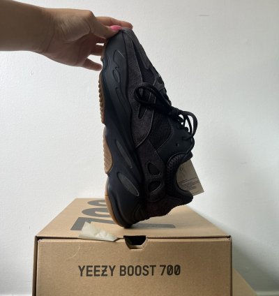 Adidas Yeezy 700 Utility Black