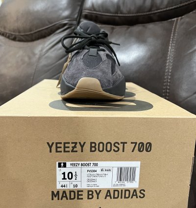 Adidas Yeezy 700 Utility Black