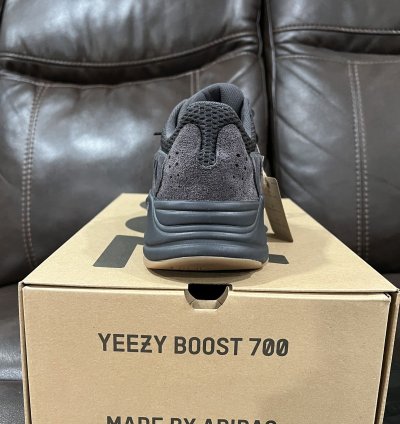 Adidas Yeezy 700 Utility Black