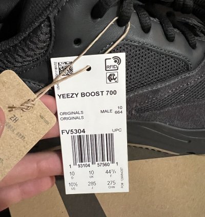 Adidas Yeezy 700 Utility Black