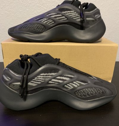 Adidas Yeezy 700 V3 Alvah Size 10 5