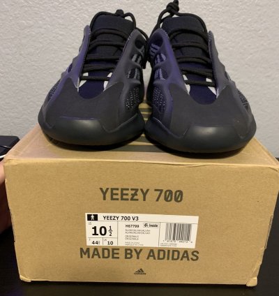 Adidas Yeezy 700 V3 Alvah Size 10 5