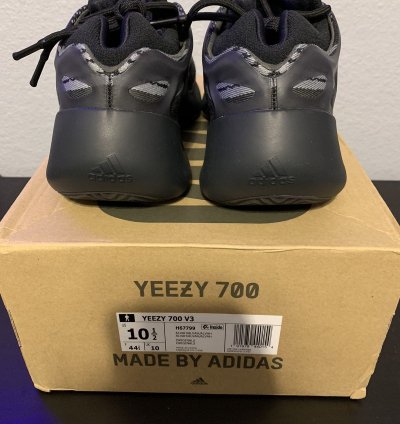 Adidas Yeezy 700 V3 Alvah Size 10 5