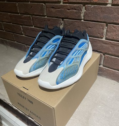 Adidas Yeezy 700 V3 Arzareth