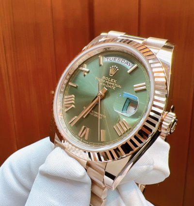 Rolex Day-date 40 2025 New Everose Gold Olive Green Roman