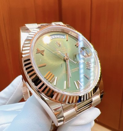 Rolex Day-date 40 2025 New Everose Gold Olive Green Roman