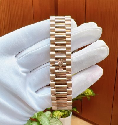 Rolex Day-date 40 2025 New Everose Gold Olive Green Roman