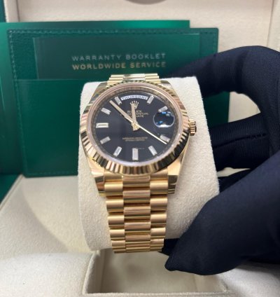 Rolex Day-date 40 18k Yellow Gold - Baguette Diamond Dial - Fluted Bezel ref 228238