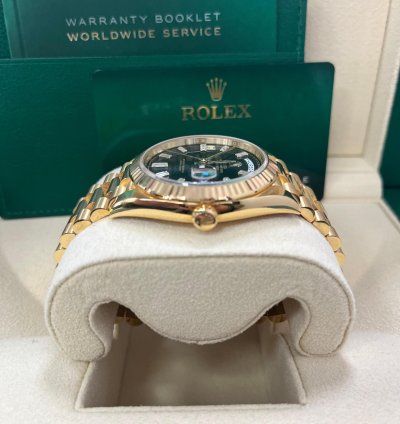 Rolex Day-date 40 18k Yellow Gold - Baguette Diamond Dial - Fluted Bezel ref 228238