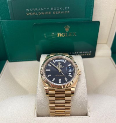 Rolex Day-date 40 18k Yellow Gold - Baguette Diamond Dial - Fluted Bezel ref 228238