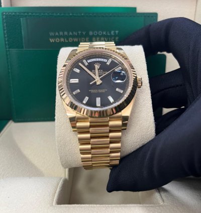 Rolex Day-date 40 18k Yellow Gold - Baguette Diamond Dial - Fluted Bezel ref 228238