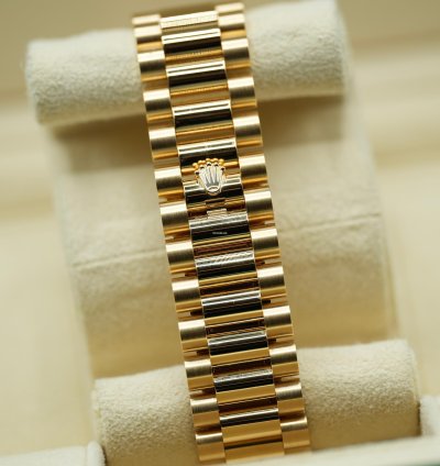 Rolex Day-date 40 2022 Yellow Gold Day-date 40 228238 Silver Roman Dial Unworn Box And Papers