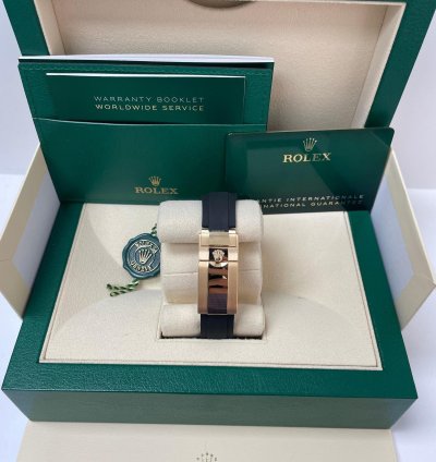 Rolex Daytona 40mm Champagne Dial With Black Subdials Black Oysterflex Strap 116518ln