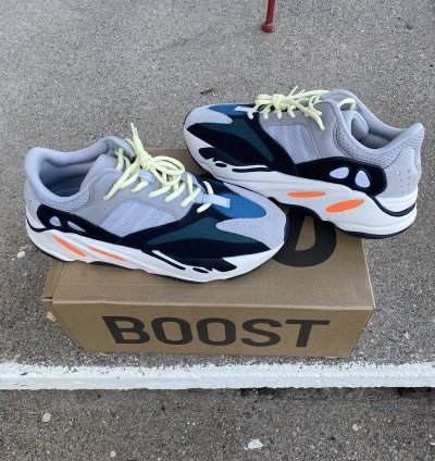 Adidas Yeezy Boost 700