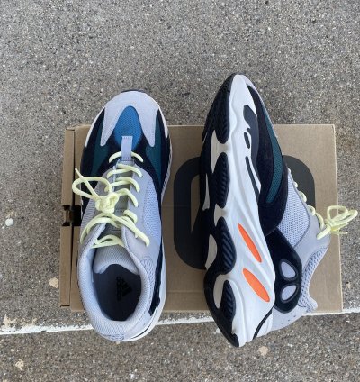 Adidas Yeezy Boost 700