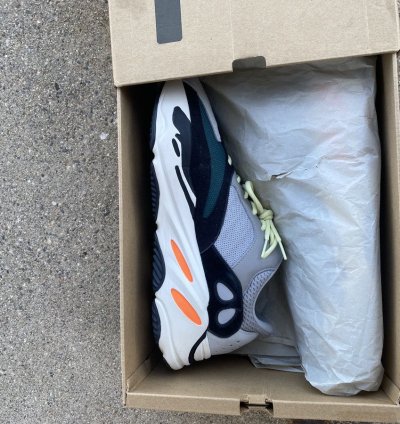 Adidas Yeezy Boost 700