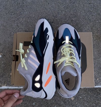 Adidas Yeezy Boost 700