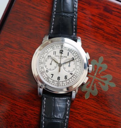 Patek Philippe Chronograph In White Gold - Discontinued - 5070g
