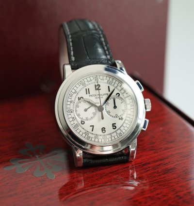 Patek Philippe Chronograph In White Gold - Discontinued - 5070g