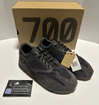 Adidas Yeezy Boost 700 Utility Black Size 10 Men New