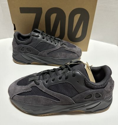 Adidas Yeezy Boost 700 Utility Black Size 10 Men New