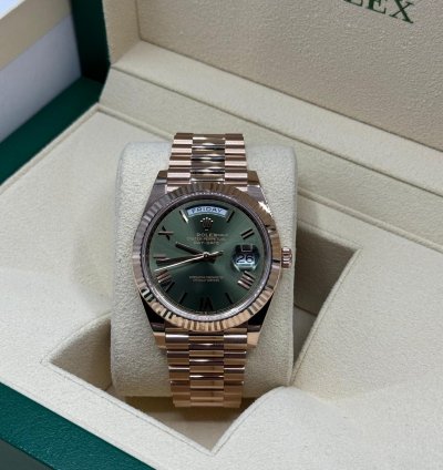 Rolex Day-date 40 2023 Rose Gold Day-date 40 Green Olive Dial Unworn Box Papers 228235