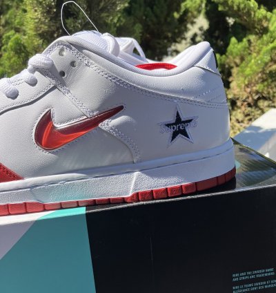 Supreme Sb Dunk Low Red White Varsity Red-white-black