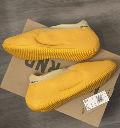 Adidas Yeezy Knit Runner Sulfur Size 11 5m