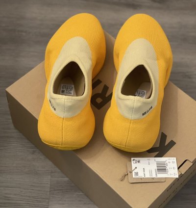 Adidas Yeezy Knit Runner Sulfur Size 11 5m