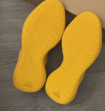 Adidas Yeezy Knit Runner Sulfur Size 11 5m