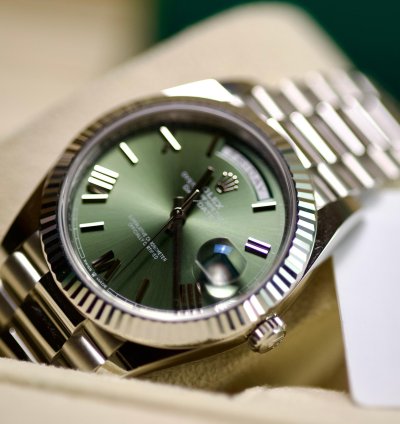 Rolex Day-date 40 2025 Day Date 40 Platinum Olive Dial 228236