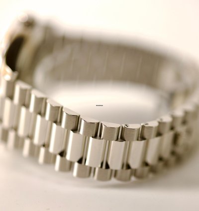 Rolex Day-date 40 2025 Day Date 40 Platinum Olive Dial 228236