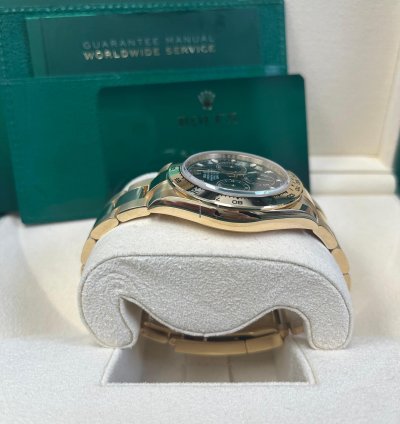 Rolex Daytona 40mm Yellow Gold Cosmograph Green Index Dial 116508