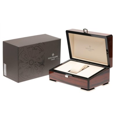 Patek Philippe Complications 18k Yellow Gold 7121 1j-001 - Com003640