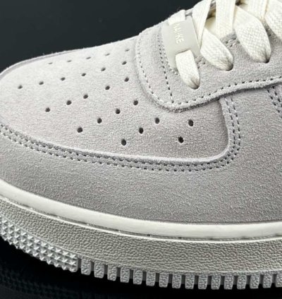 Nike Air Force 1 Nai-ke